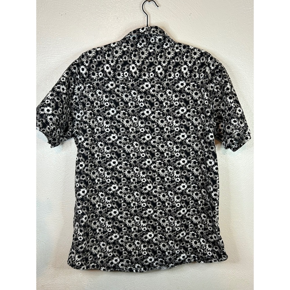 Crown & Ivy Black Floral Short-Sleeve Button-Down Shirt - Picture 4 of 6